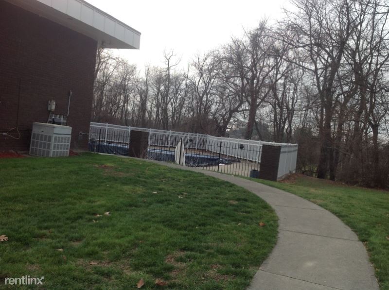 1100 College Park Dr, Coraopolis, PA 15108 Condo for Rent in