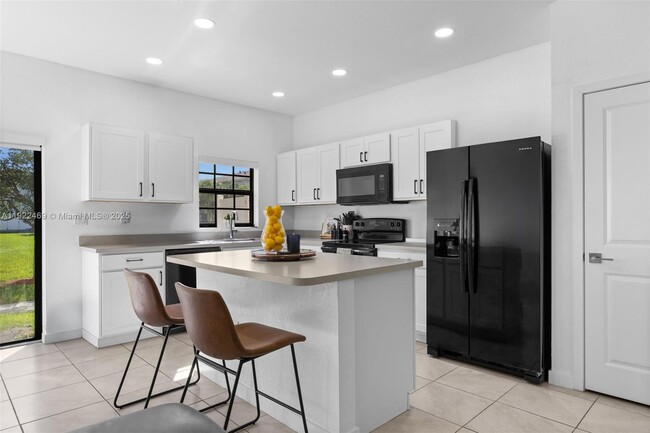 Foto del edificio - 757 SW 11th St