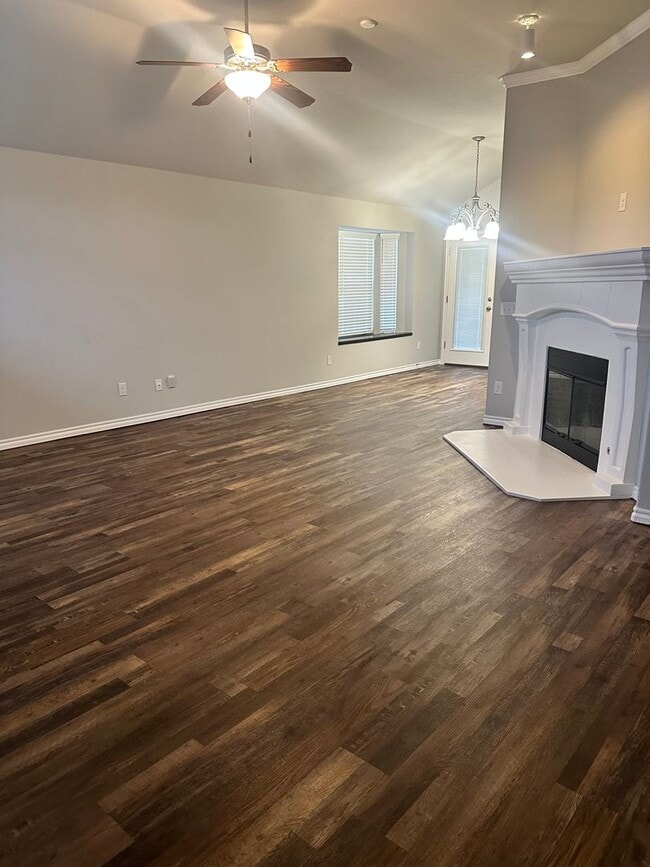 Building Photo - 520 Sperry Dr