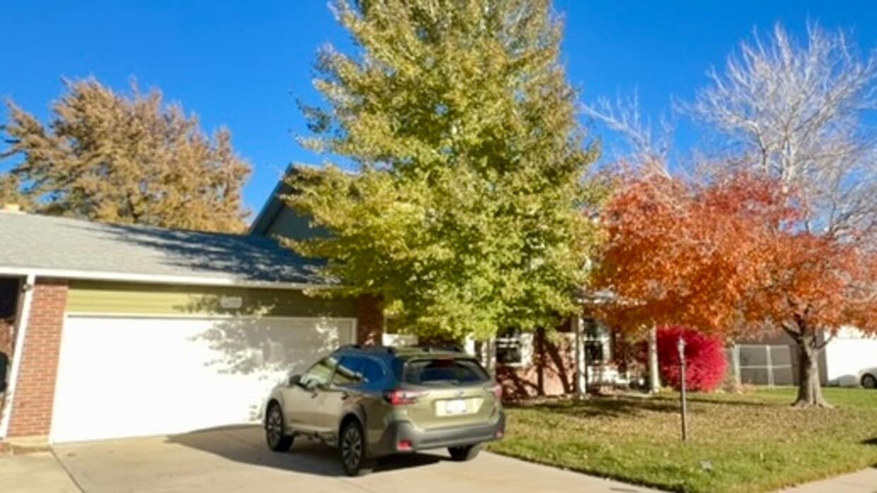 Lovely 3-Bedroom House with Shaded Yard - Lovely 3-Bedroom House with Shaded Yard