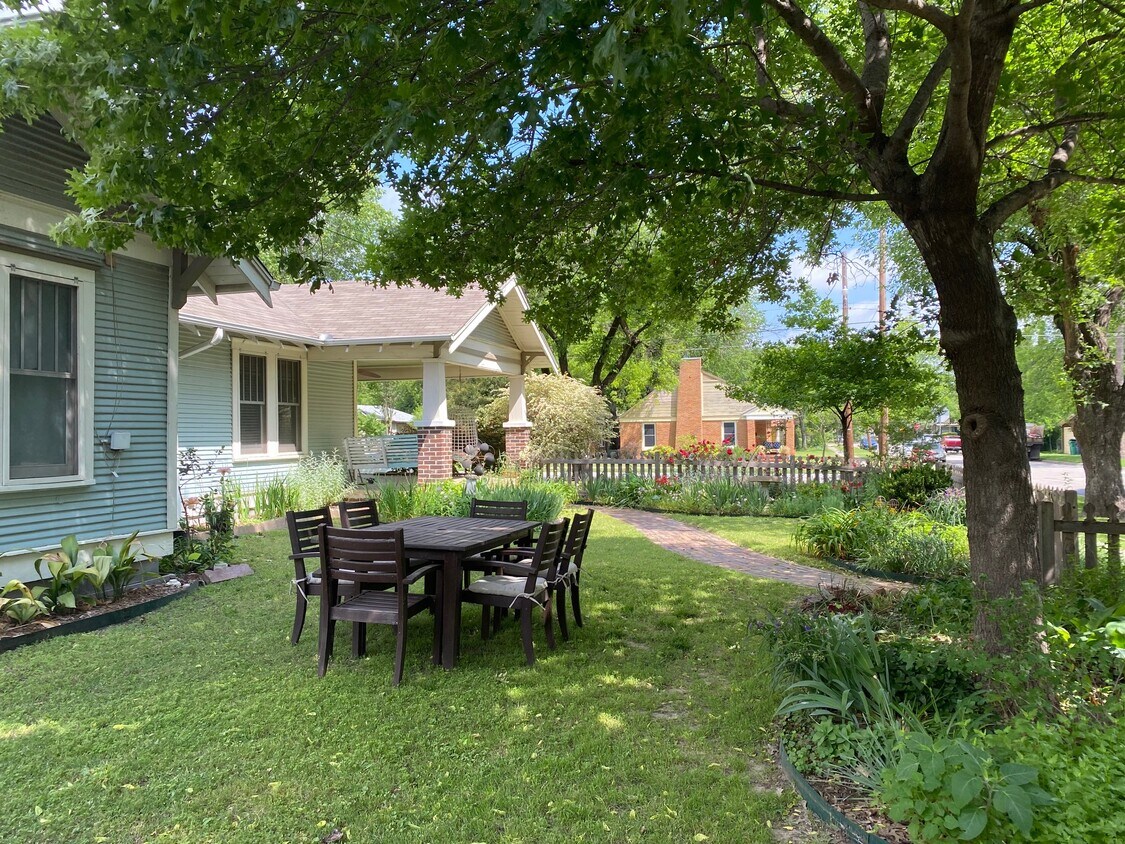 More views of the garden and trees. - 1003 Egan St