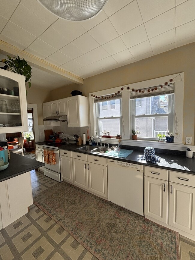 Building Photo - 61 Quincy St