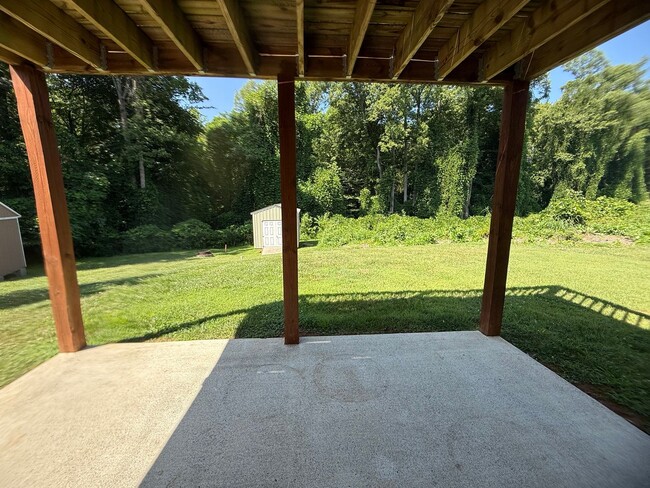 Building Photo - Split Foyer in New Towne Neighborhood