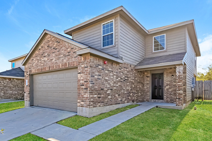 Building Photo - 2056 Oakwood Forest Dr