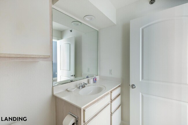 Foto del edificio - 20050 Oak Rd E