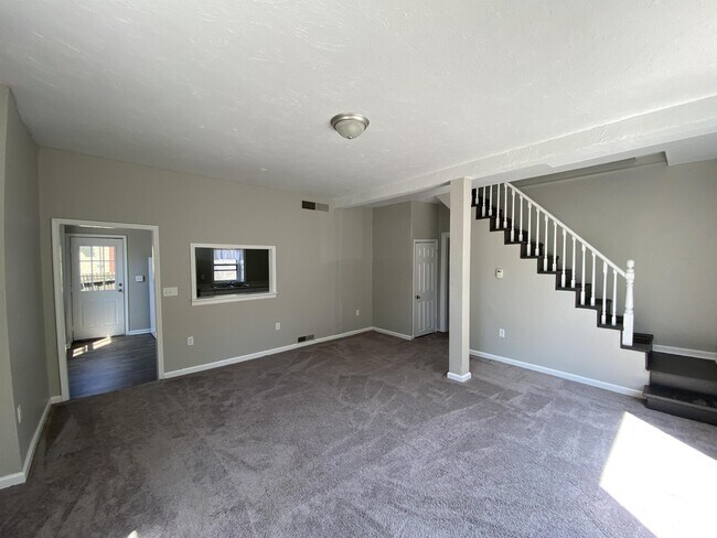 Building Photo - 156 S Penn St