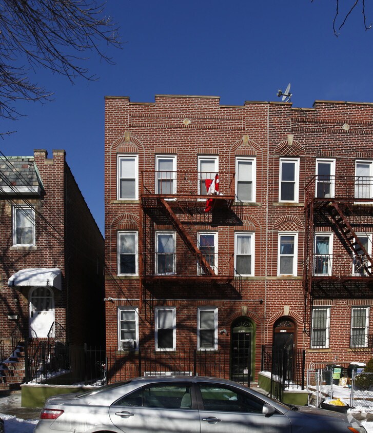 Building Photo - 86-39 56th Ave
