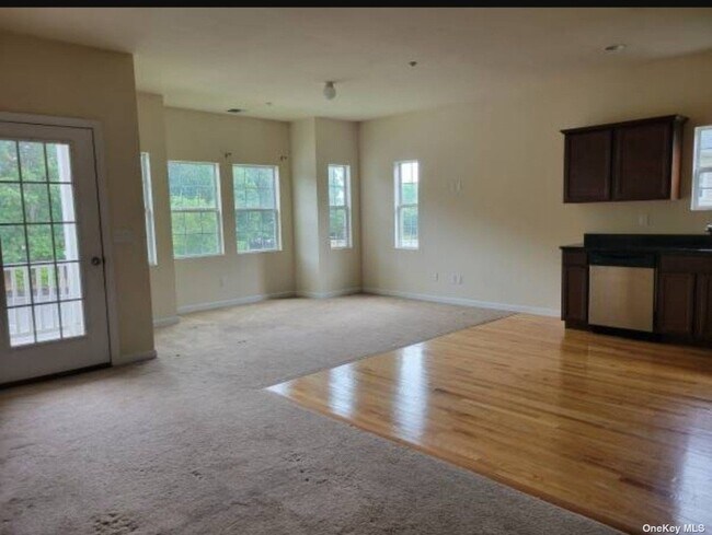 Building Photo - 19 Landon Ln