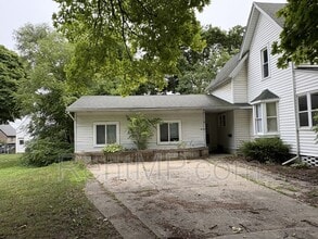 Building Photo - 931 S Fancher Ave