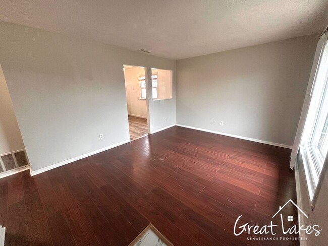 Building Photo - Beautiful 2 Bedroom 1 Bathroom now availab...