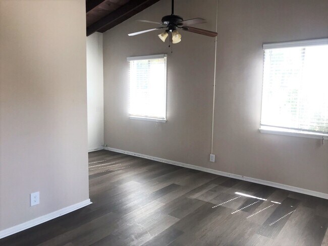 Foto del edificio - 10321 Eldora Ave