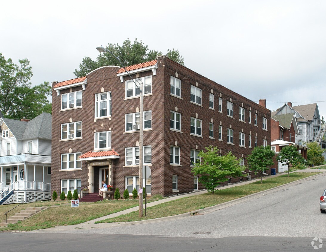 Building Photo - Edman