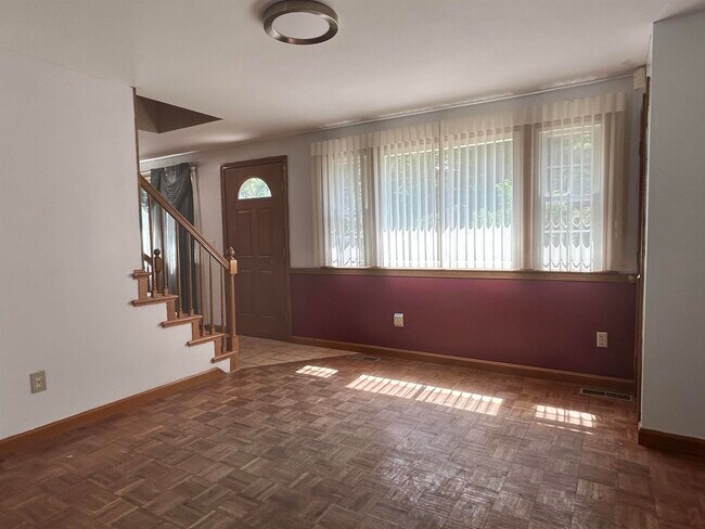 Foto del edificio - 93 Farley Rd