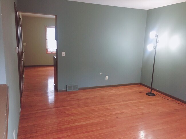 Foto del edificio - 115 Lakewood Gardens Ln