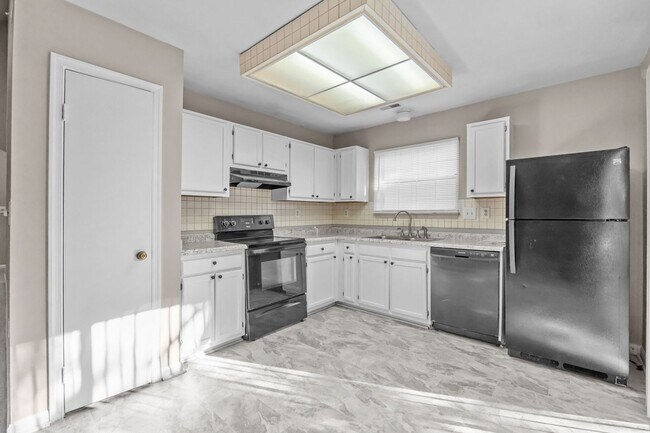 Foto del edificio - Just Renovated & Ready for You!