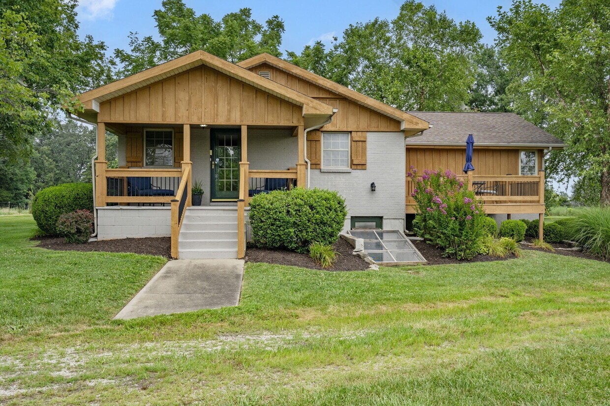 Primary Photo - 5761 S Farm Rd 247