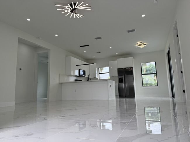 Building Photo - 3210 8th St SW