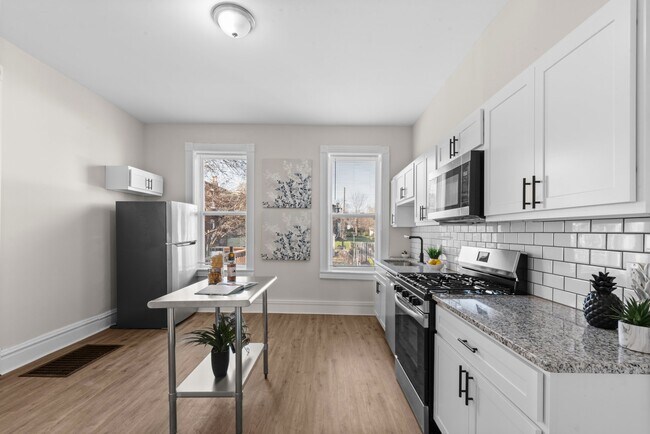 Foto del edificio - 612 Holly Hills Ave