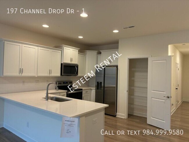 Building Photo - 197 Channel Drop Dr