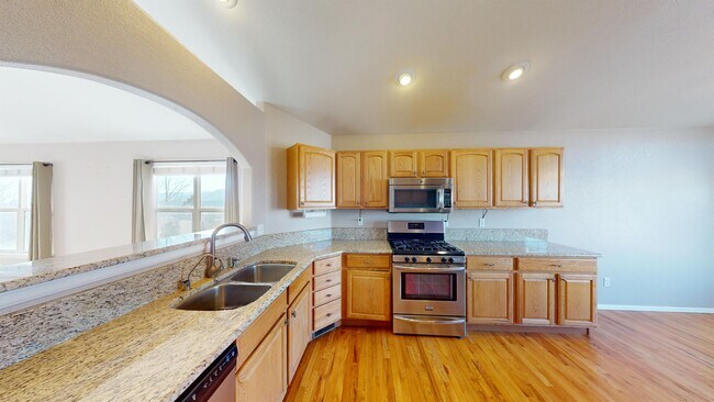 Building Photo - 15738 James Gate Pl
