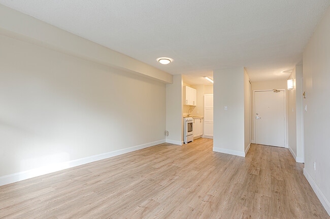 Building Photo - Gloria Gardens