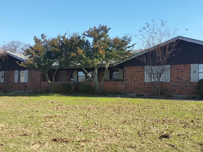 Building Photo - 2505 Laney Cir