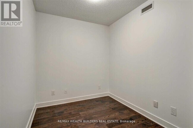 Photo du bâtiment - 320 Richmond St E