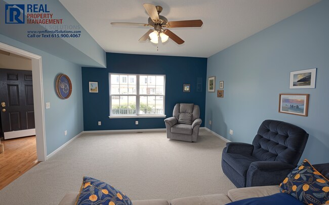Foto del edificio - Lovely 2BR/2.5 BA Murfreesboro townhome close to I-24! Washer/dryer included!