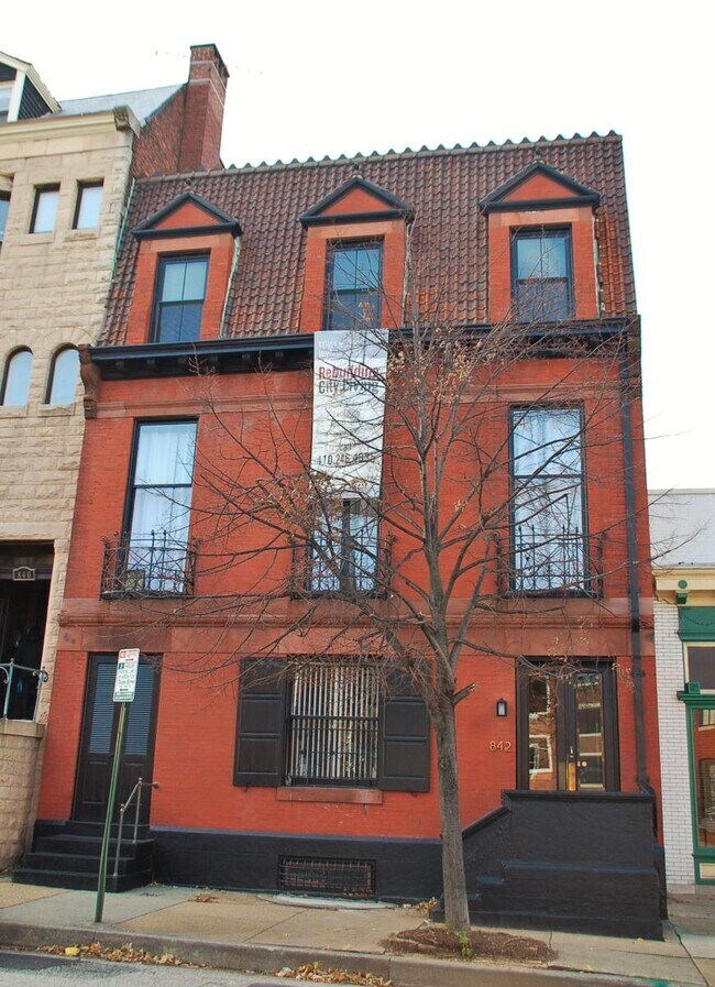 Building Photo - 842 Park Ave