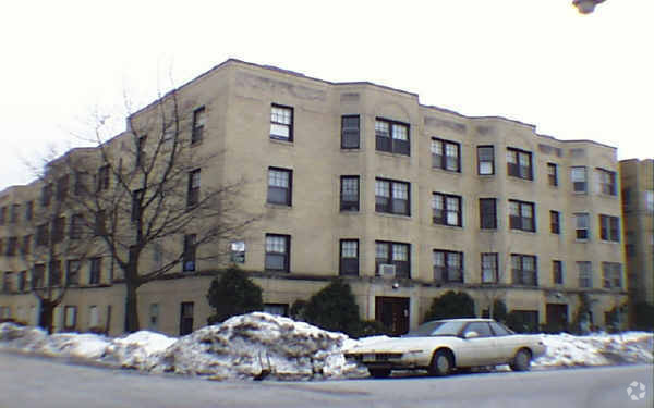 Building Photo - 7400 N Seeley Ave