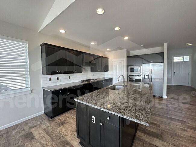 Foto del edificio - 2711 Fiddleback St NE