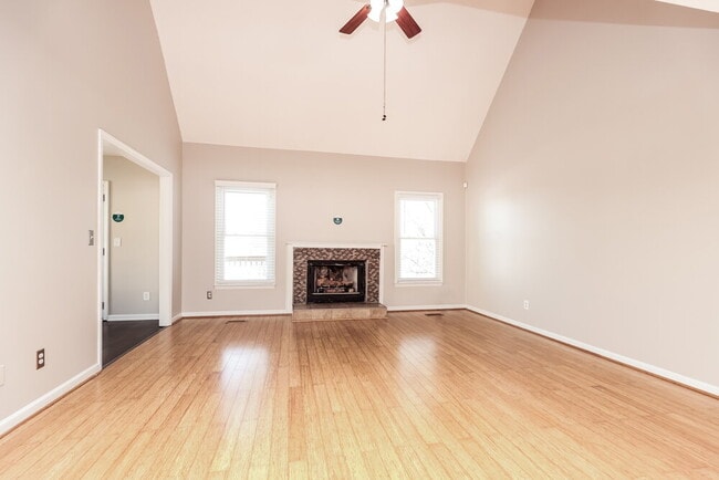 Building Photo - 202 St Martins Ln