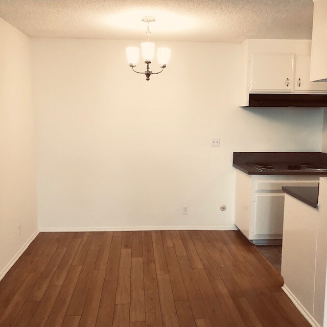 Dining room - 428 N Hayworth Ave