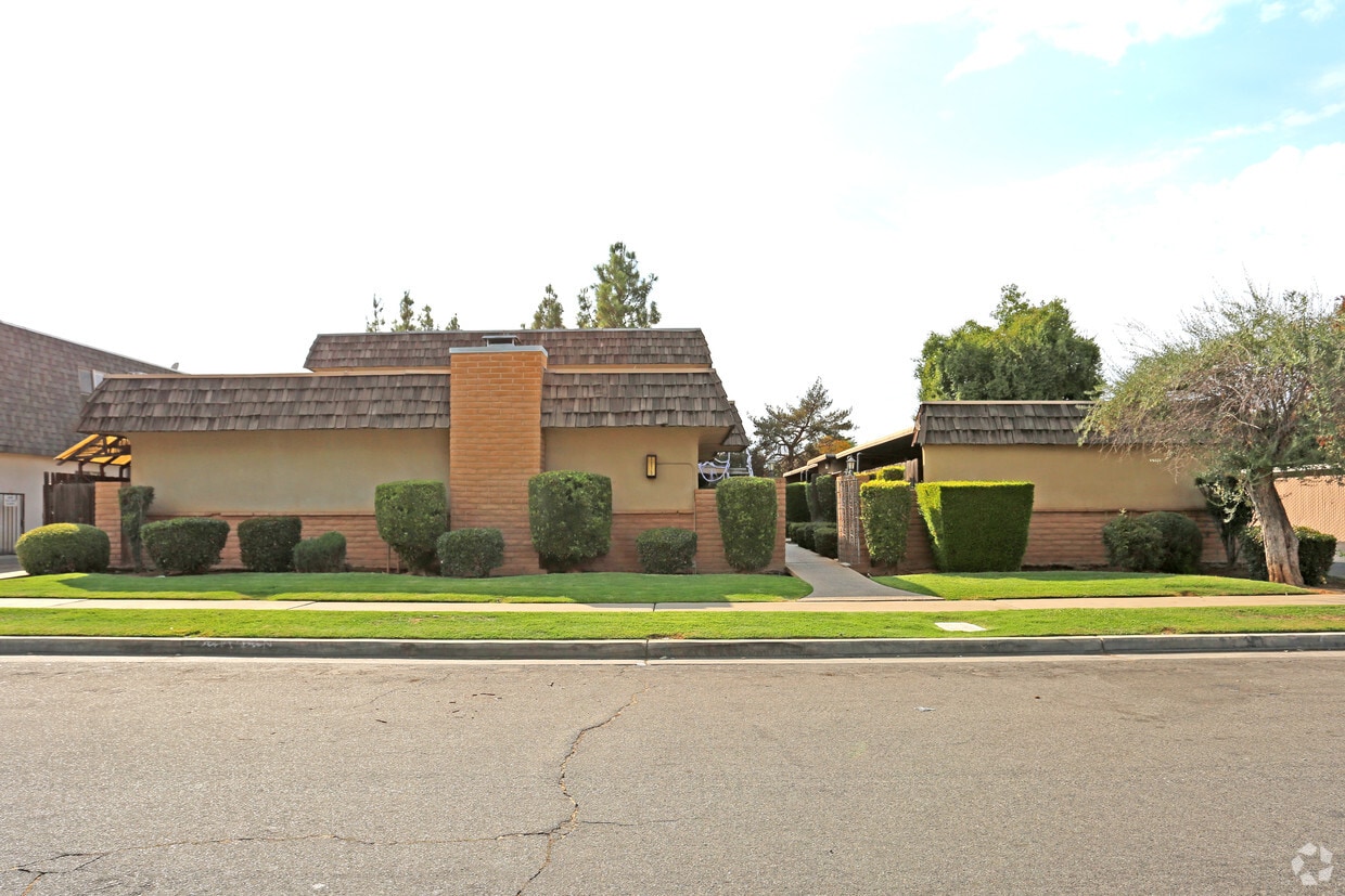 Building Photo - 6075 N Poplar Ave