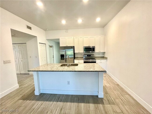 Foto del edificio - 3720-3722 SW 8th Pl