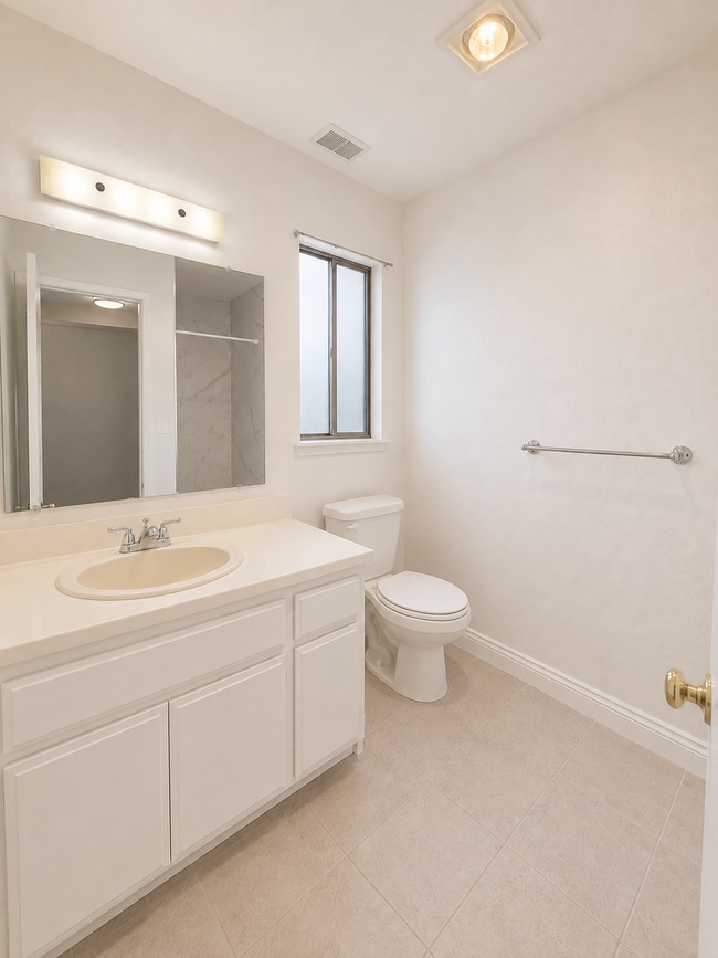 Building Photo - 901 Golden Springs Dr