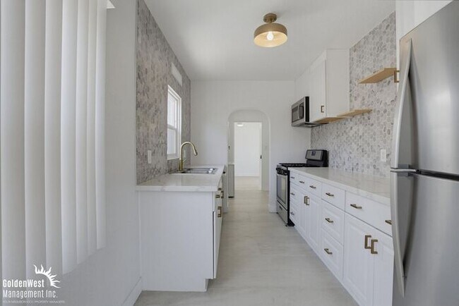 Foto del edificio - Completely Remodeled 4Bdm 2Ba Single Family - MI Special!