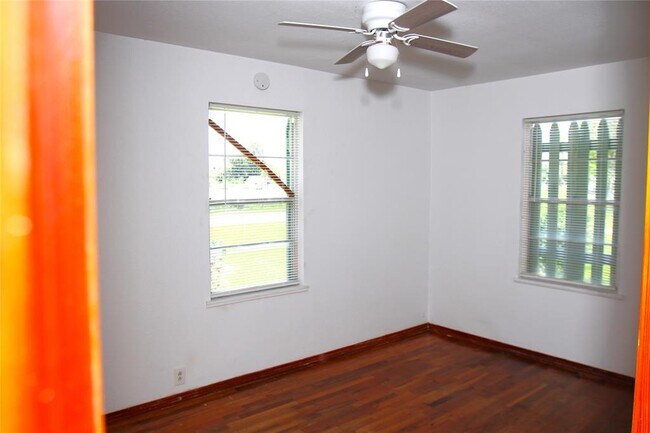 Building Photo - 409 N Parrish St