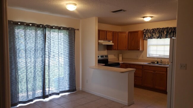 Building Photo - 10 Squash Blossom Ct