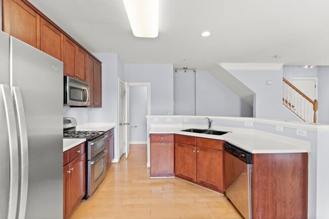 Foto del edificio - Contemporary 3 LVL 3 -2.5 TH w/ one car ga...