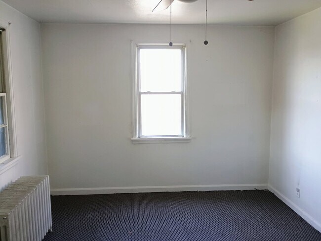 Foto del edificio - 807-807 Bedford St