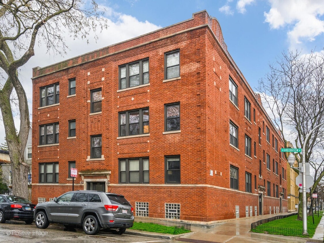 Foto principal - 3401 N Greenview Ave