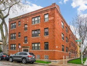 Building Photo - 3401 N Greenview Ave