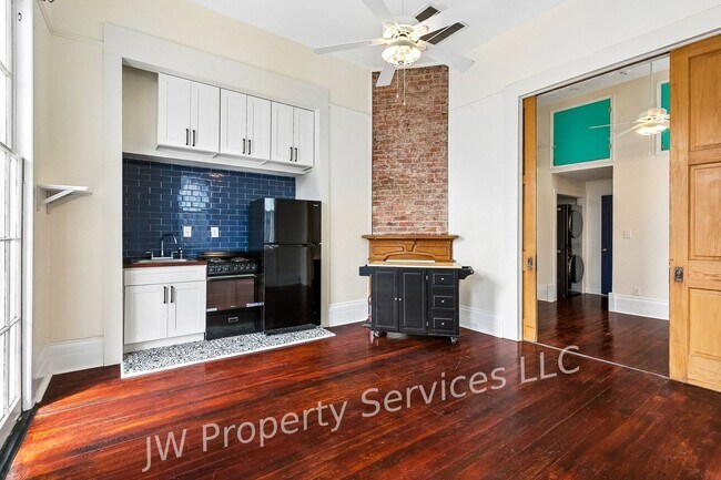 Building Photo - 5225 Magazine St