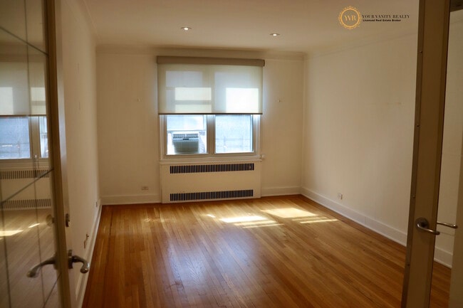 Building Photo - 305 W 52nd St