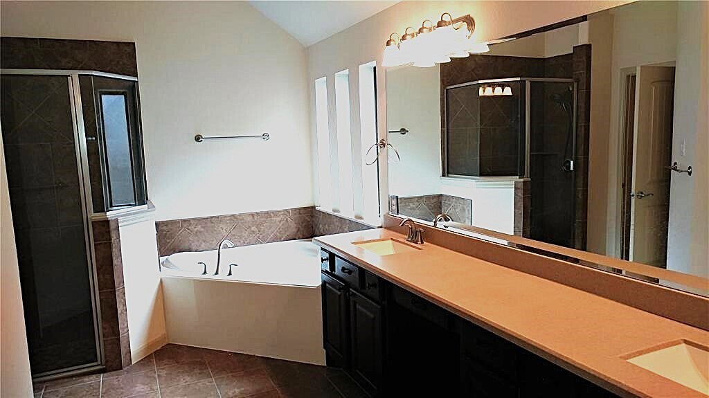 Building Photo - 11010 Sir Alex Dr