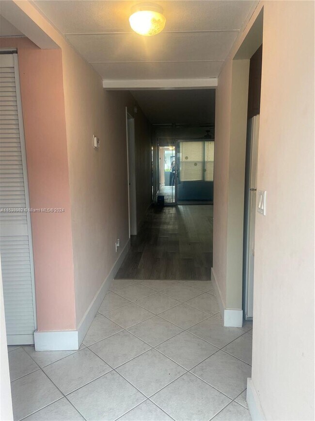 Foto del edificio - 7897 Golf Cir Dr