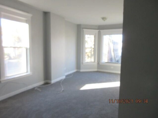 Famly room - 6351 S Eberhart Ave