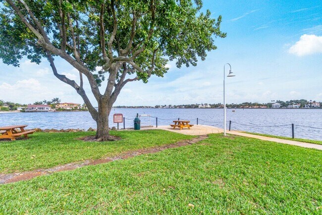 Foto del edificio - 180 Yacht Club Way