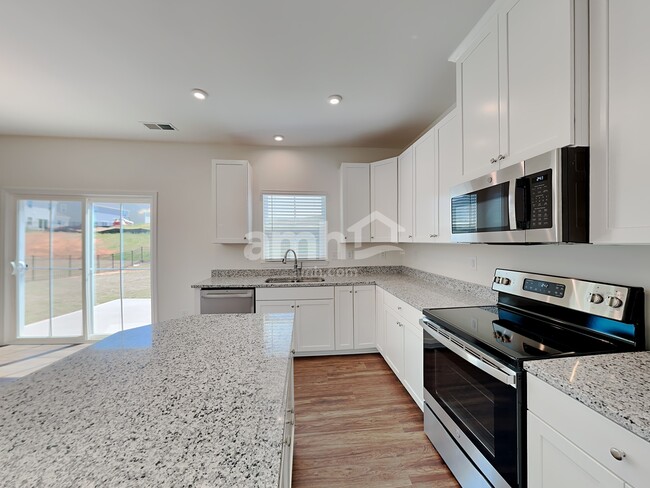 Building Photo - 648 Hamilton Park Dr